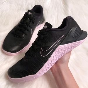 nike metcon black and pink